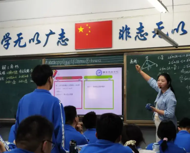 手寫詩稿的墨香教育的力氣來自生命與生命的彼此照亮