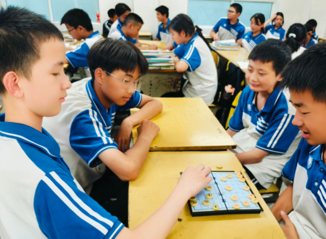 把勇于奮斗敢于貢獻的體育精力作為推進教育繼續進步的動力基因