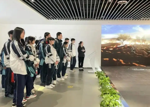 聯動企業與高校建立成長渠道為學生提供多元化開展路徑