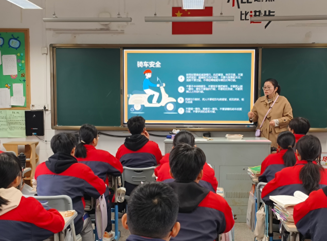 服務(wù)的普惠性可及性快捷性才能讓教育改革開(kāi)展成果惠及人民群眾