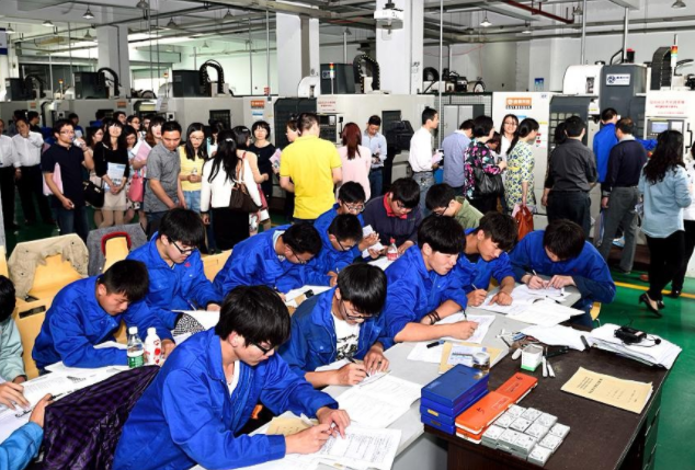 為學生開辟寬廣開展空間職業教育是終身教育系統的重要環節